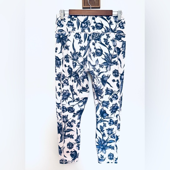 Fabletics Define PowerHold High-Waisted Capri ADALIA Floral Blue & White LARGE - Picture 6 of 12
